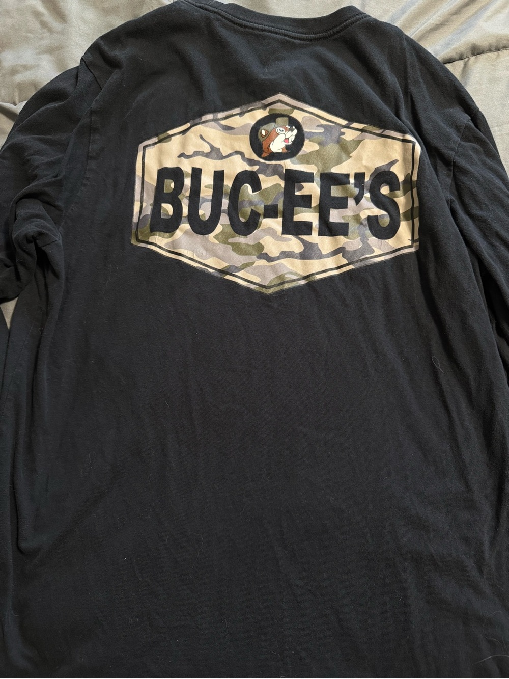 Men's Black Buc-ee’s Long Sleeve Logo Shirt - Camo Badge
